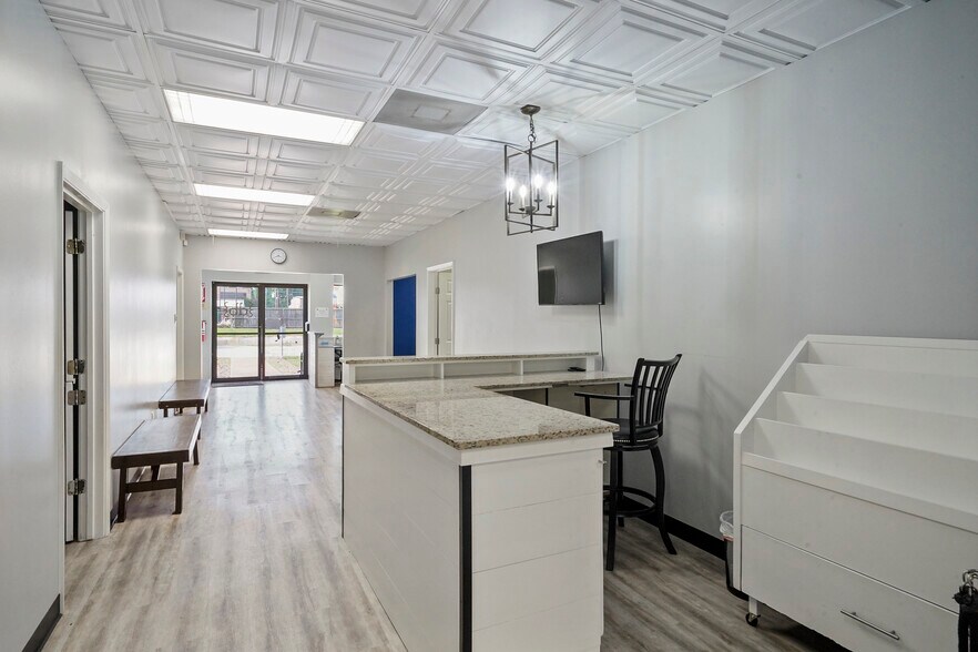 More Photos Of 25020 Oakhurst Dr, Spring Warehouse For Sale