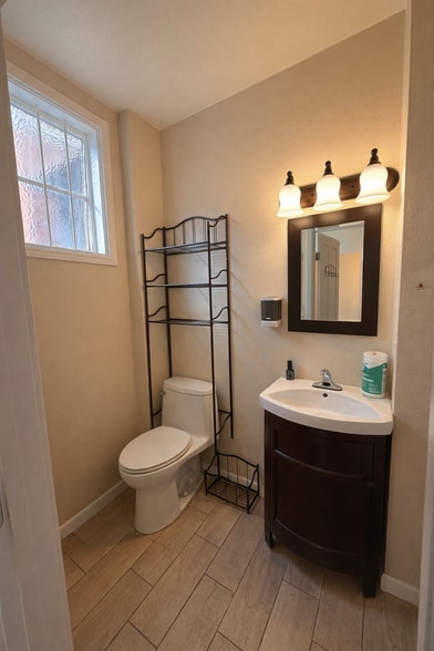 More Photos Of 300 Ben Franklin Ct, San Mateo General Retail For Lease