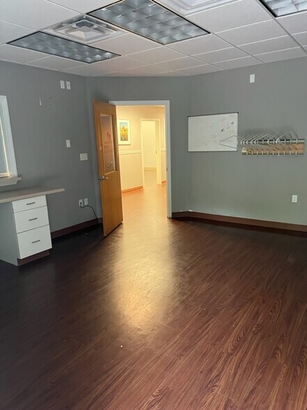 More Photos Of 1449 Old Waterbury Rd, Southbury Office For Sale