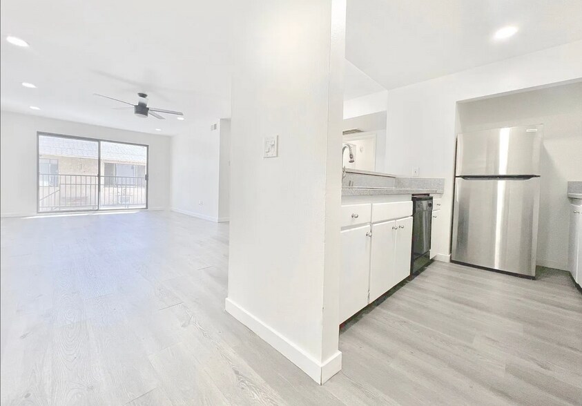 More Photos Of 7437 Haskell Ave, Van Nuys Apartments For Sale