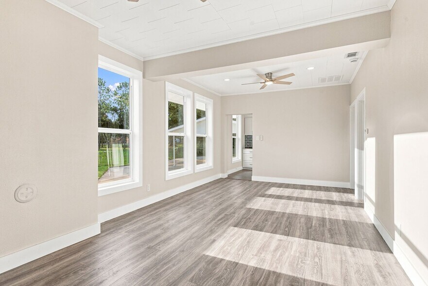 More Photos Of 112 E Martin Luther King Jr Dr, Tarpon Springs Office For Sale
