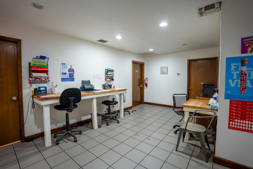 More Photos Of 8004 West Ave, San Antonio Office For Sale