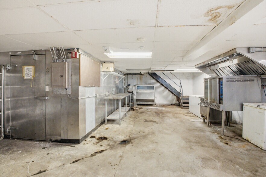 More Photos Of 297 Franklin St, Buffalo Restaurant For Lease