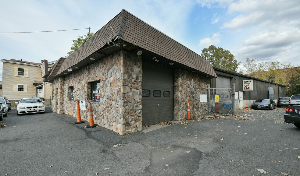 More Photos Of 438-440 Main St, East Hartford Auto Repair For Sale