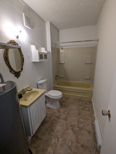 More Photos Of 4-6 Sykes St N, Meaford Apartments For Sale