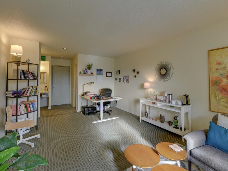 More Photos Of 3939 NE Hancock St, Portland Office For Sale