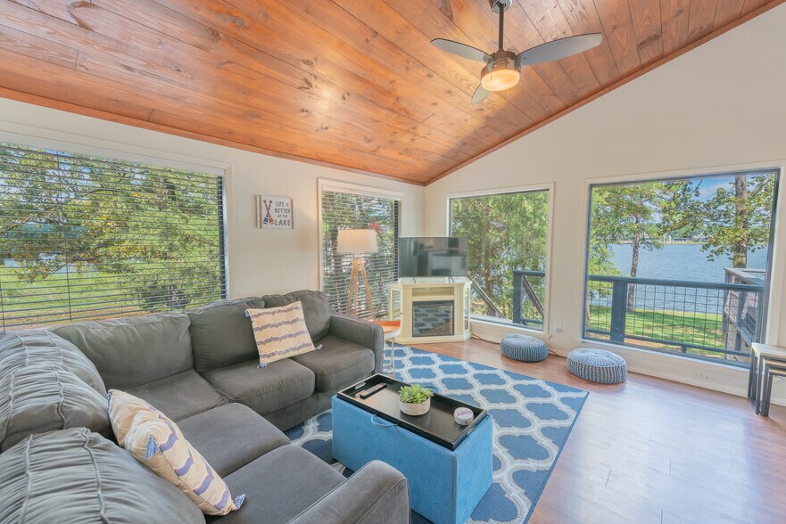 More Photos Of 108 E Barker Creek Dr, Scroggins Flex For Sale