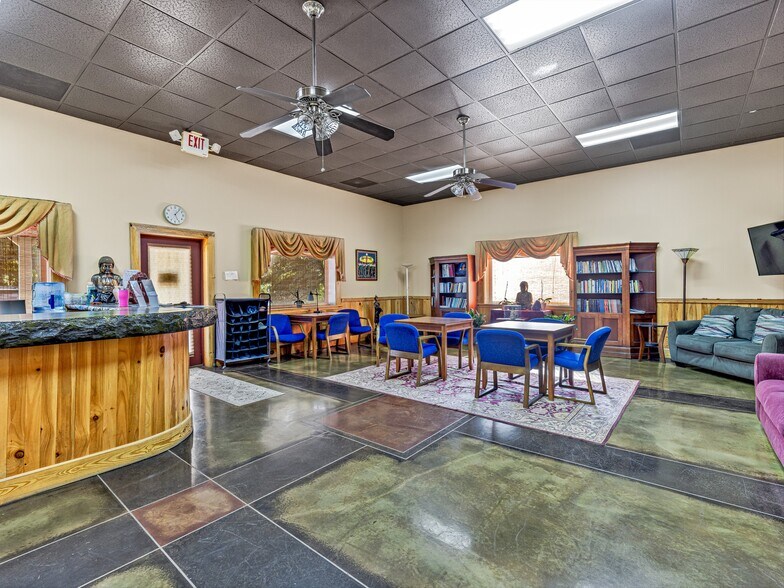 More Photos Of 271 Old Barn Rd, Hendersonville Medical For Sale