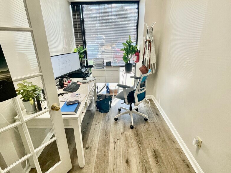 More Photos Of 10914 Patriot Hwy, Fredericksburg Storefront Retail Office For Lease