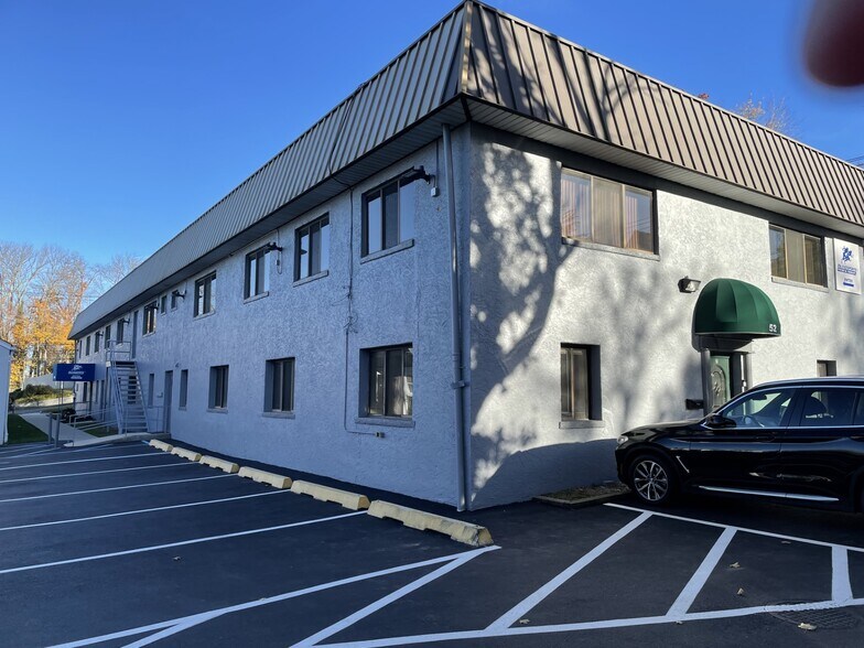 More Photos Of 52 Elm St, Huntington Medical For Lease