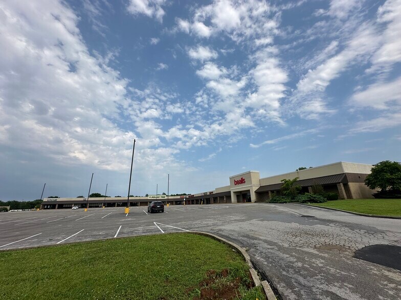 More Photos Of 236 Sam Walton Dr, Russellville Freestanding For Lease