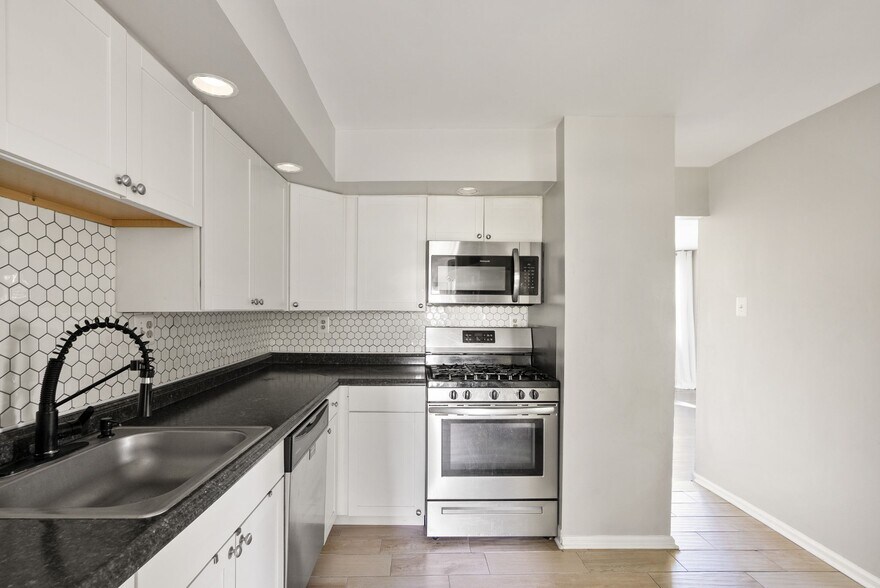 More Photos Of 17423 Wilson St, Dumfries Multifamily For Sale