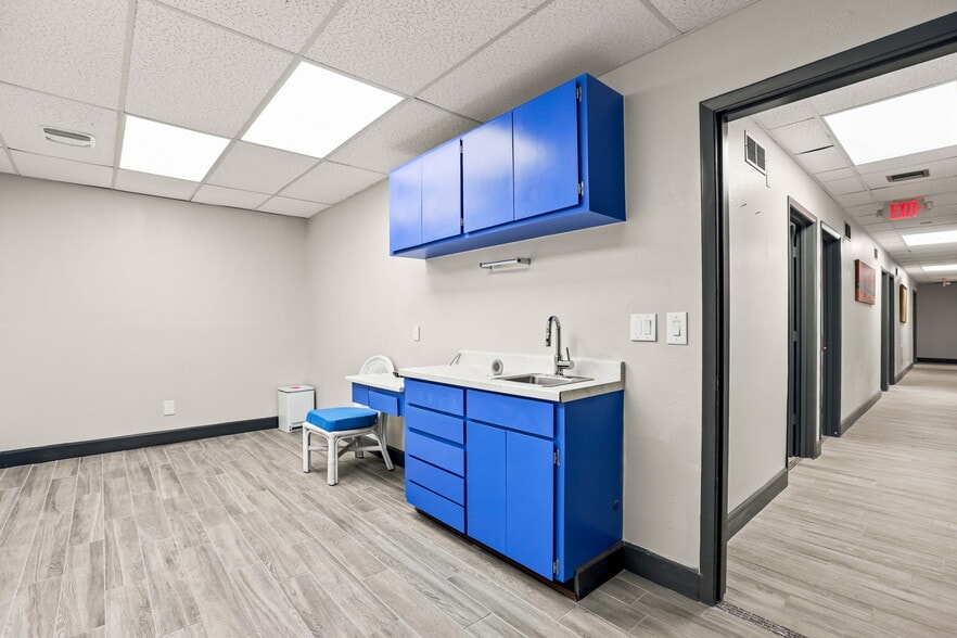 More Photos Of 901 N Grove St, Eustis Medical For Sale
