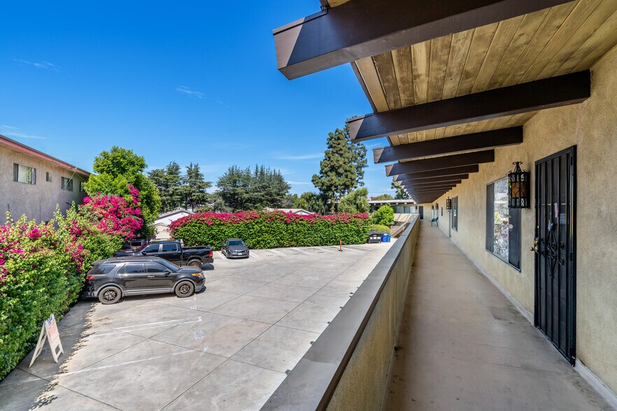More Photos Of 5934 Buffalo Ave, Van Nuys Apartments For Sale