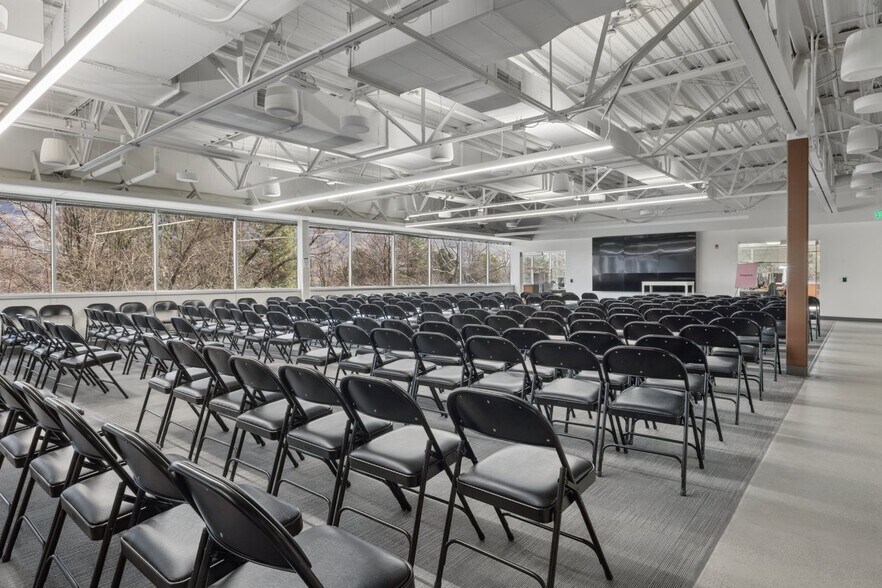 More Photos Of 1712 S East Bay Blvd, Provo Unknown For Lease