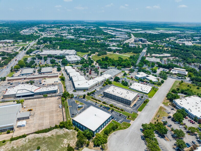 More Photos Of 1606 Headway Cir, Austin Light Manufacturing For Lease