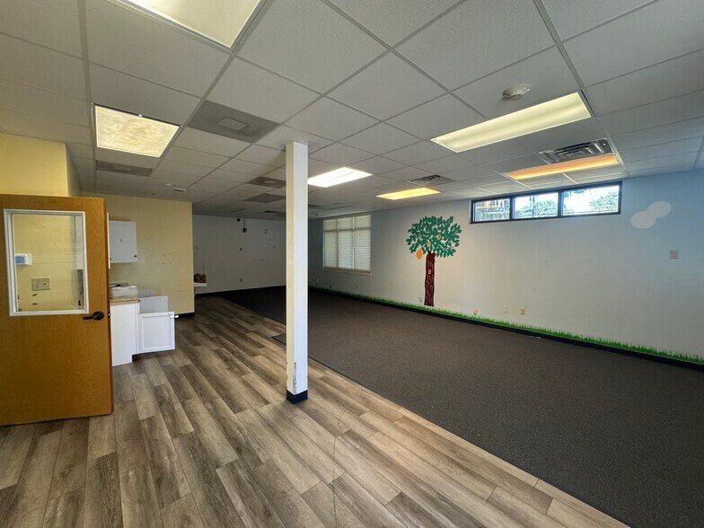 More Photos Of 621 Stephenson Ave, Savannah Daycare Center For Sale