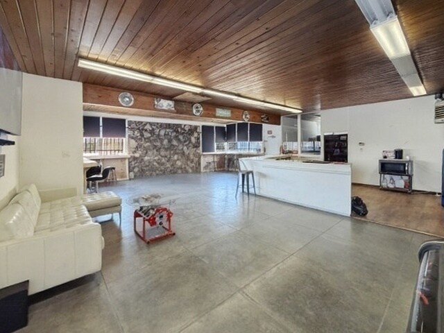 More Photos Of 211 M St, Fresno Service For Sale
