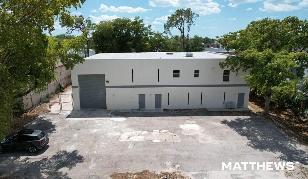 Primary Photo Of 4406 Arnold Ave, Naples Warehouse For Sale