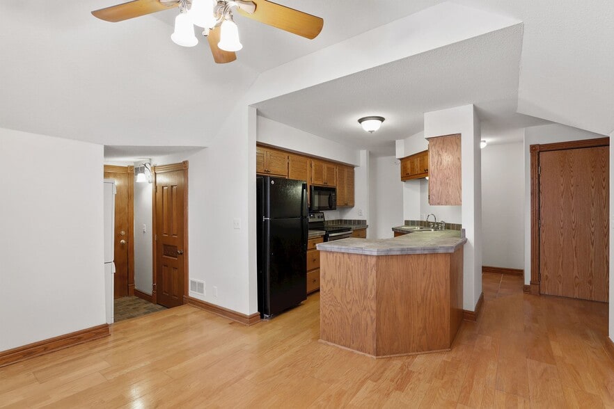 More Photos Of 197 Kent St, Saint Paul Multifamily For Sale