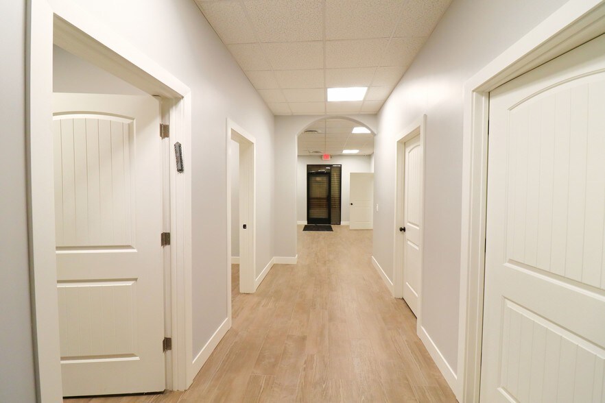 More Photos Of 6050 N Black Canyon Hwy, Phoenix Loft Creative Space For Sale