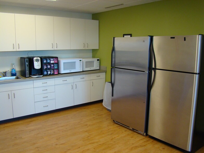 More Photos Of 4269 Pearl Rd, Cleveland Office For Lease