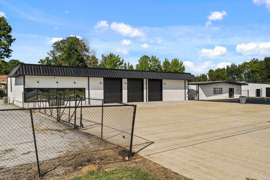 More Photos Of 10063 US-72, Rogersville Warehouse For Sale