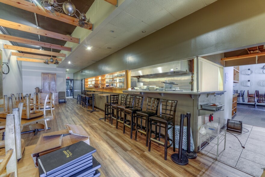 More Photos Of 940-942 S Cooper St, Memphis Storefront For Lease