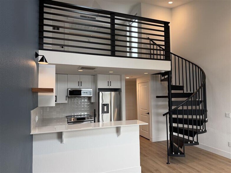More Photos Of 7606 Girard Ave, La Jolla Apartments For Sale