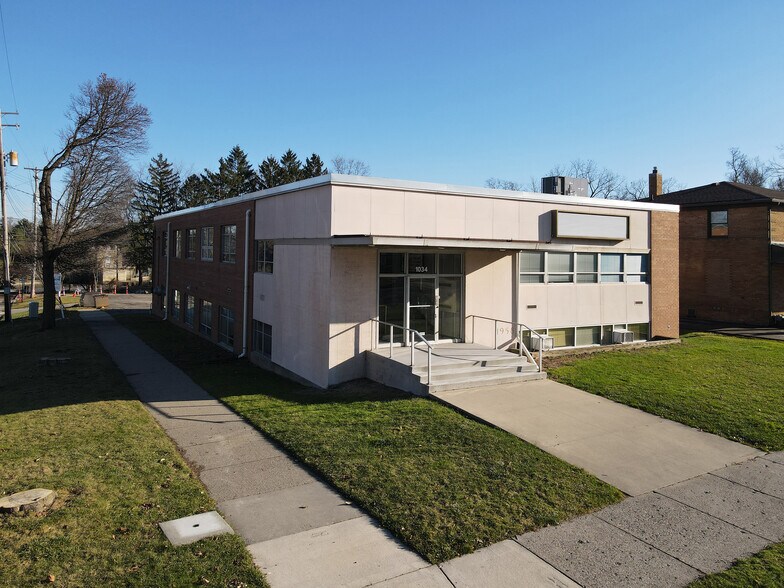 Primary Photo Of 1034 N Washington Ave, Lansing Office For Sale