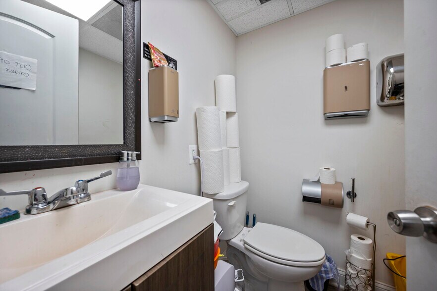 More Photos Of 338 N Charles St, Baltimore Storefront Retail Residential For Sale