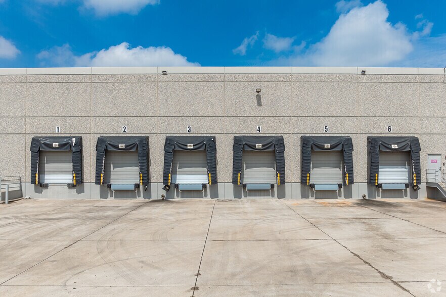 More Photos Of 1825 Westpark Dr, Grand Prairie Warehouse For Lease