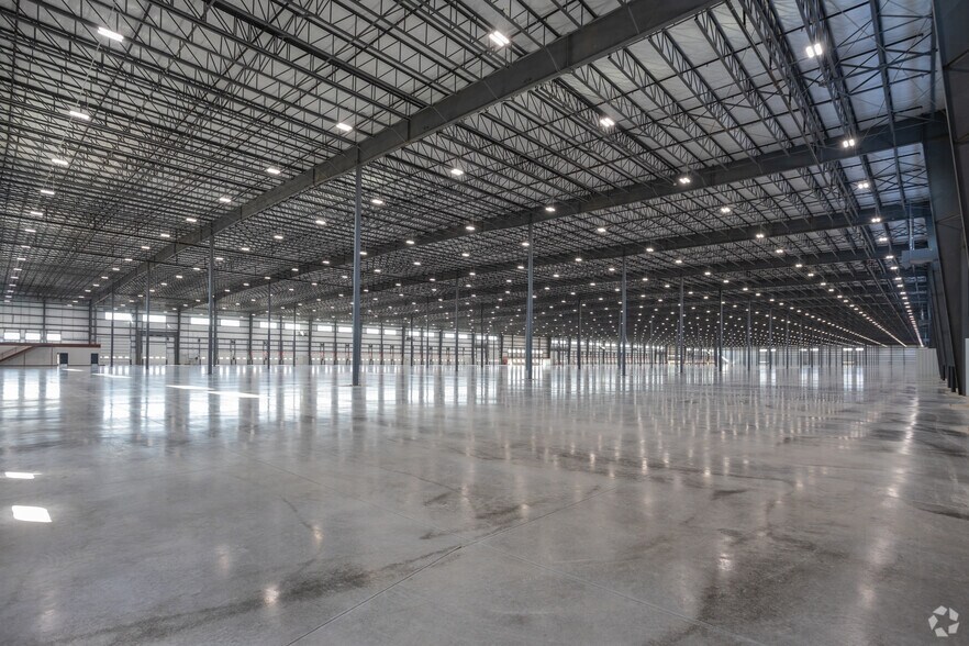 More Photos Of 203 Stonemont Dr, Bristol Warehouse For Lease