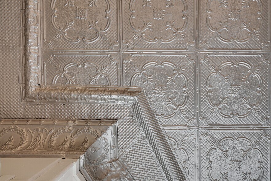 More Photos Of 606 Meredith Rd NE, Calgary Restaurant For Sale