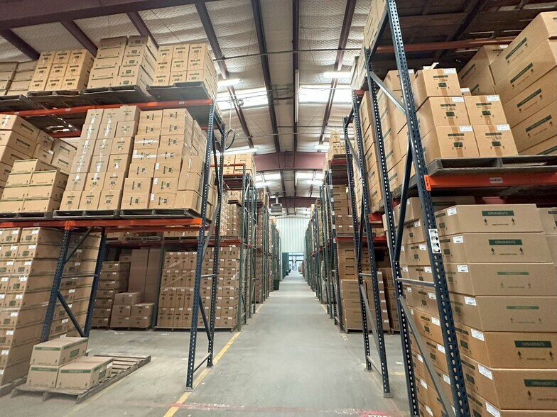 More Photos Of 3911 S Main St, Roswell Manufacturing For Lease