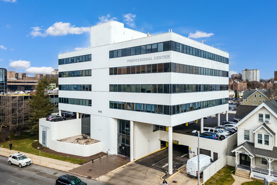 More Photos Of 999 Summer St, Stamford Medical For Lease