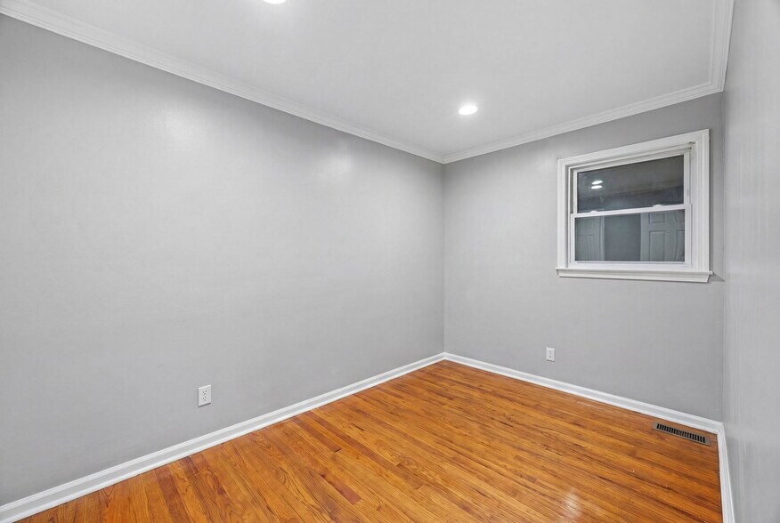 More Photos Of 275 E Henry St, Spartanburg Office Residential For Sale