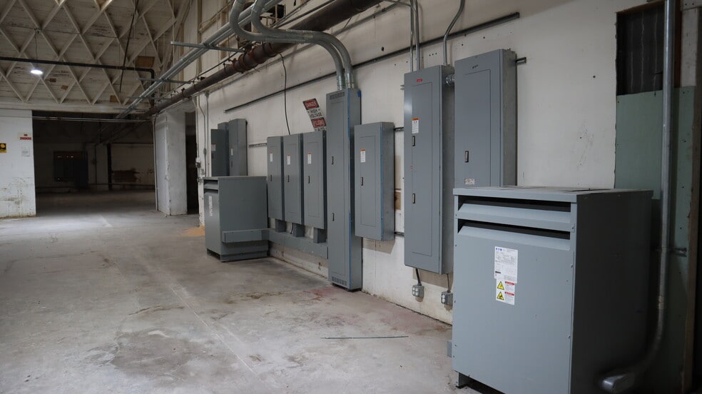 More Photos Of 8001 Beach St, Los Angeles Warehouse For Lease