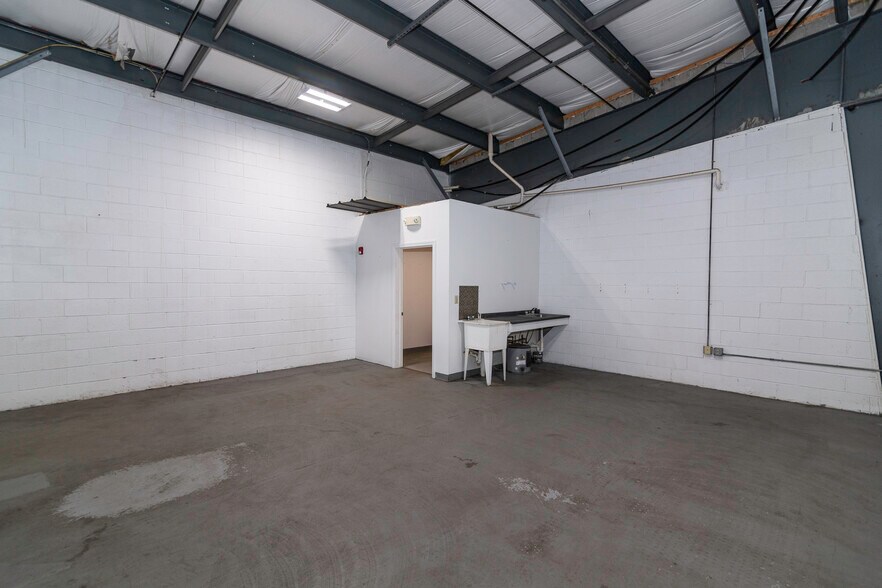 More Photos Of 4 Wilder Dr, Plaistow Warehouse For Sale