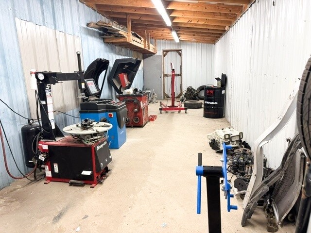 More Photos Of 1026 E Highland St, Shawnee Industrial For Sale