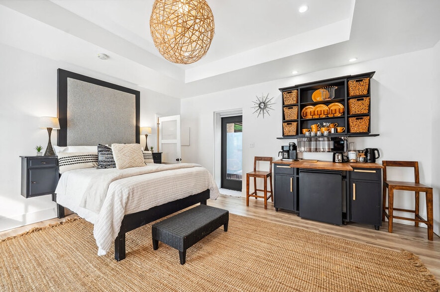 More Photos Of 13662 Red Arrow Hwy, Harbert Hotel For Sale