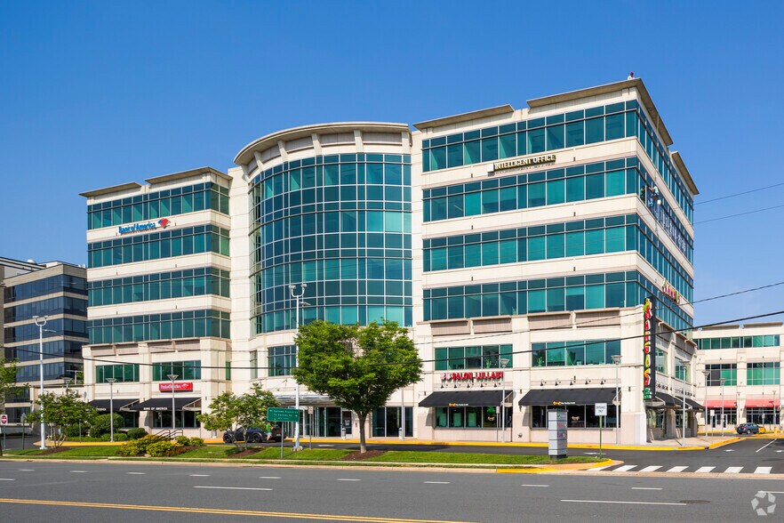 More Photos Of 1934 Old Gallows Rd, Vienna Office For Lease