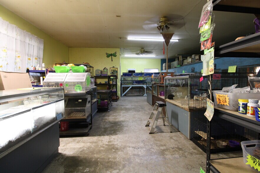 More Photos Of 245 E Toto Rd, Knox Freestanding For Sale