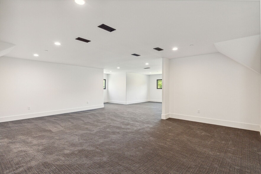 More Photos Of 615 Brewer Rd, Southlake Specialty For Sale