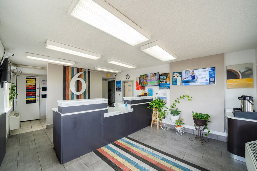 More Photos Of 5522 N Pan Am Expy, San Antonio Hotel For Sale