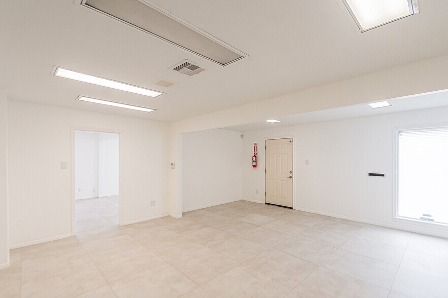 More Photos Of 5904 Dolores St, Houston Office For Lease