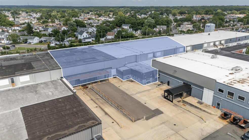 More Photos Of 15 Grumman Rd W, Bethpage Manufacturing For Lease