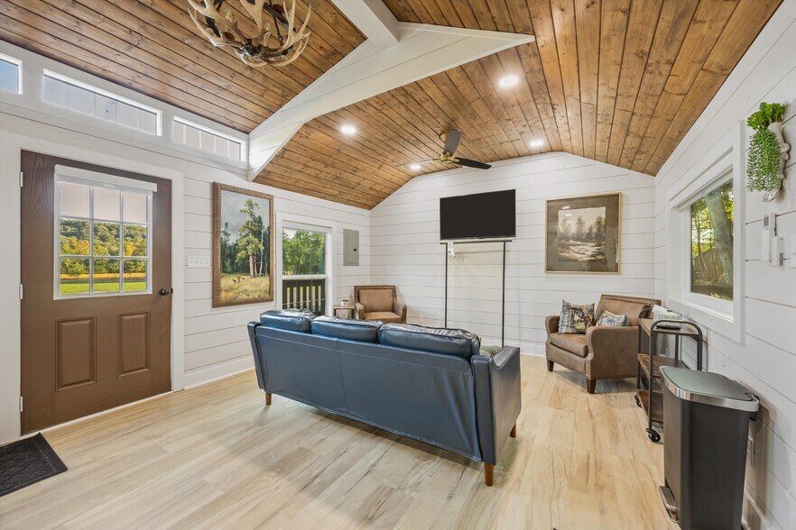 More Photos Of 4201 Pleasant Valley Rd, Union Grove Restaurant For Sale