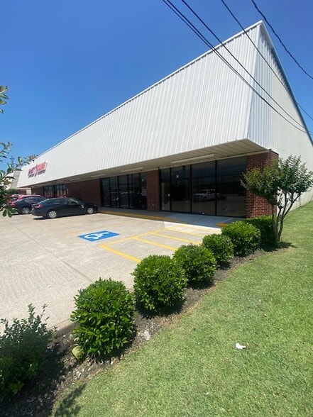 More Photos Of 42-46 N 11th St, Beaumont Freestanding For Lease