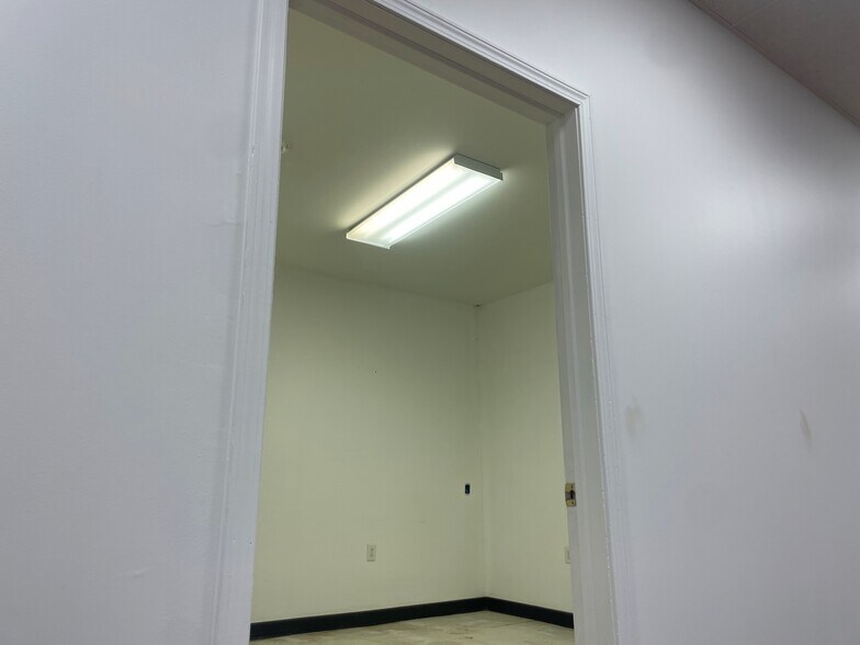 More Photos Of 5585 E Main St, Verona General Retail For Lease